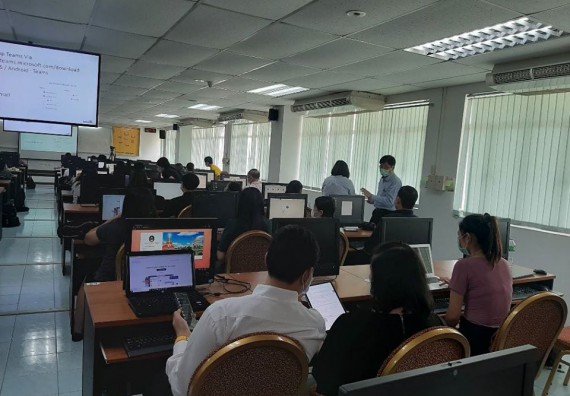 ภาพกิจกรรม คณะวิทยาศาสตร์และเทคโนโลยี เข้าร่วมอบรมการจัดการเรียนการสอนในรูปแบบออนไลน์