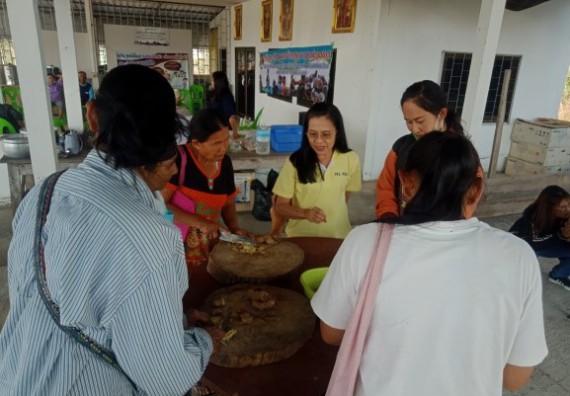ภาพกิจกรรม ศูนย์บริการทางการแพทย์แผนไทยและการแพทย์ทางเลือก จัดกิจกรรมการดูแลสุขภาพด้วยการแพทย์ทางเลือก ครั้งที่ 1