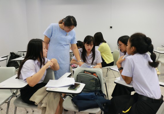 ภาพกิจกรรม โปรแกรมวิชาเคมี จัดโครงการพัฒนาจิตวิญญาณความเป็นครูสู่การเป็นครูมืออาชีพ และเส้นทางสู่อาชีพครูในอนาคต