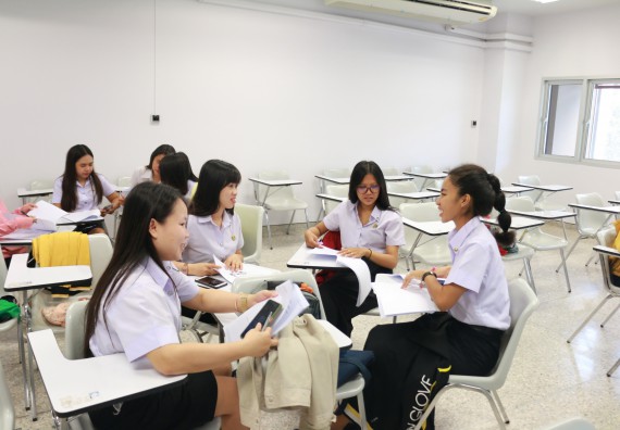 ภาพกิจกรรม โปรแกรมวิชาเคมี จัดโครงการพัฒนาจิตวิญญาณความเป็นครูสู่การเป็นครูมืออาชีพ และเส้นทางสู่อาชีพครูในอนาคต