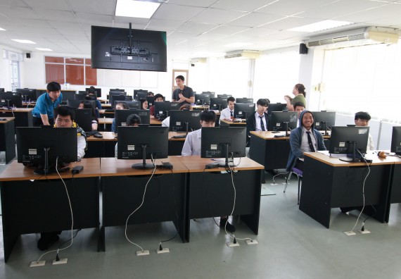 ภาพกิจกรรม โปรแกรมวิชาวิทยาการคอมพิวเตอร์ จัดอบรมเชิงปฏิบัติการการสร้าง Chatbot ด้วย Chatfuel