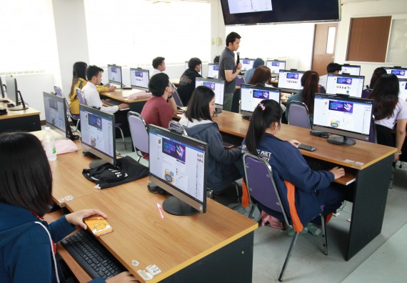 ภาพกิจกรรม โปรแกรมวิชาวิทยาการคอมพิวเตอร์ จัดอบรมเชิงปฏิบัติการการสร้าง Chatbot ด้วย Chatfuel