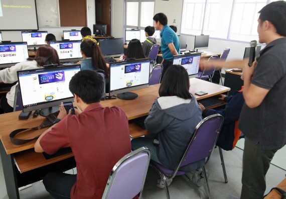 ภาพกิจกรรม โปรแกรมวิชาวิทยาการคอมพิวเตอร์ จัดอบรมเชิงปฏิบัติการการสร้าง Chatbot ด้วย Chatfuel