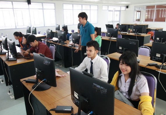 ภาพกิจกรรม โปรแกรมวิชาวิทยาการคอมพิวเตอร์ จัดอบรมเชิงปฏิบัติการการสร้าง Chatbot ด้วย Chatfuel