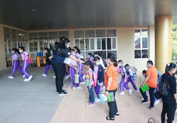 ภาพกิจกรรม คณะวิทยาศาสตร์และเทคโนโลยี จัดค่ายวิทยาศาสตร์โรงเรียนสาธิต (ภายใต้ความร่วมมือระหว่าง สำนักงานเขตพื้นที่การศึกษากำแพงเพชร เขต 1 กับมหาวิทยาลัยราชภัฏกำแพงเพชร) ระดับประถมศึกษาปีที่ 1-6