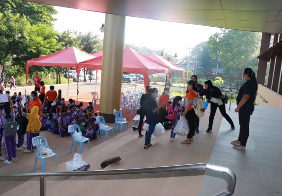 ภาพกิจกรรม คณะวิทยาศาสตร์และเทคโนโลยี จัดค่ายวิทยาศาสตร์โรงเรียนสาธิต (ภายใต้ความร่วมมือระหว่าง สำนักงานเขตพื้นที่การศึกษากำแพงเพชร เขต 1 กับมหาวิทยาลัยราชภัฏกำแพงเพชร) ระดับประถมศึกษาปีที่ 1-6