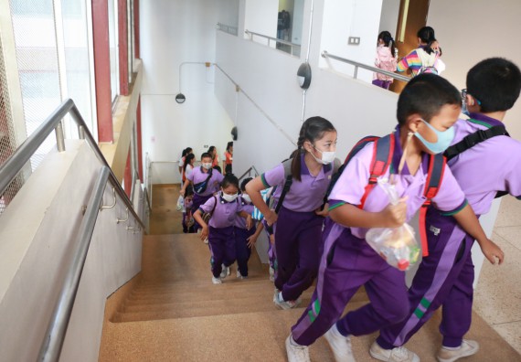 ภาพกิจกรรม คณะวิทยาศาสตร์และเทคโนโลยี จัดค่ายวิทยาศาสตร์โรงเรียนสาธิต (ภายใต้ความร่วมมือระหว่าง สำนักงานเขตพื้นที่การศึกษากำแพงเพชร เขต 1 กับมหาวิทยาลัยราชภัฏกำแพงเพชร) ระดับประถมศึกษาปีที่ 1-6