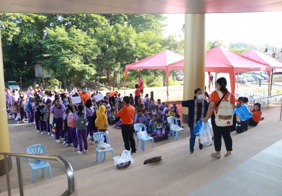 ภาพกิจกรรม คณะวิทยาศาสตร์และเทคโนโลยี จัดค่ายวิทยาศาสตร์โรงเรียนสาธิต (ภายใต้ความร่วมมือระหว่าง สำนักงานเขตพื้นที่การศึกษากำแพงเพชร เขต 1 กับมหาวิทยาลัยราชภัฏกำแพงเพชร) ระดับประถมศึกษาปีที่ 1-6