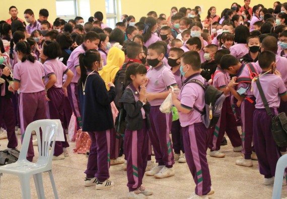 ภาพกิจกรรม คณะวิทยาศาสตร์และเทคโนโลยี จัดค่ายวิทยาศาสตร์โรงเรียนสาธิต (ภายใต้ความร่วมมือระหว่าง สำนักงานเขตพื้นที่การศึกษากำแพงเพชร เขต 1 กับมหาวิทยาลัยราชภัฏกำแพงเพชร) ระดับประถมศึกษาปีที่ 1-6