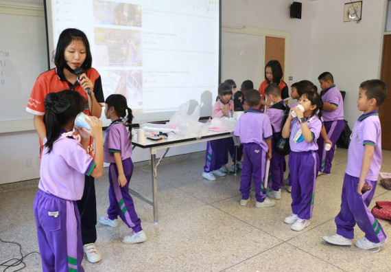 ภาพกิจกรรม คณะวิทยาศาสตร์และเทคโนโลยี จัดค่ายวิทยาศาสตร์โรงเรียนสาธิต (ภายใต้ความร่วมมือระหว่าง สำนักงานเขตพื้นที่การศึกษากำแพงเพชร เขต 1 กับมหาวิทยาลัยราชภัฏกำแพงเพชร) ระดับประถมศึกษาปีที่ 1-6