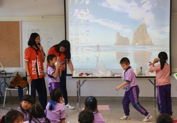 ภาพกิจกรรม คณะวิทยาศาสตร์และเทคโนโลยี จัดค่ายวิทยาศาสตร์โรงเรียนสาธิต (ภายใต้ความร่วมมือระหว่าง สำนักงานเขตพื้นที่การศึกษากำแพงเพชร เขต 1 กับมหาวิทยาลัยราชภัฏกำแพงเพชร) ระดับประถมศึกษาปีที่ 1-6