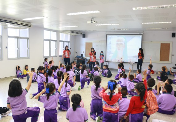 ภาพกิจกรรม คณะวิทยาศาสตร์และเทคโนโลยี จัดค่ายวิทยาศาสตร์โรงเรียนสาธิต (ภายใต้ความร่วมมือระหว่าง สำนักงานเขตพื้นที่การศึกษากำแพงเพชร เขต 1 กับมหาวิทยาลัยราชภัฏกำแพงเพชร) ระดับประถมศึกษาปีที่ 1-6