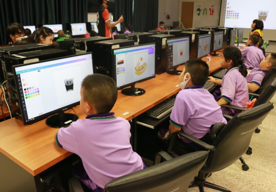 ภาพกิจกรรม คณะวิทยาศาสตร์และเทคโนโลยี จัดค่ายวิทยาศาสตร์โรงเรียนสาธิต (ภายใต้ความร่วมมือระหว่าง สำนักงานเขตพื้นที่การศึกษากำแพงเพชร เขต 1 กับมหาวิทยาลัยราชภัฏกำแพงเพชร) ระดับประถมศึกษาปีที่ 1-6