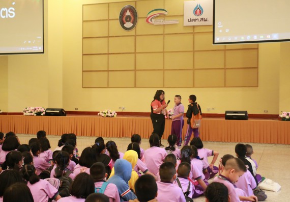 ภาพกิจกรรม คณะวิทยาศาสตร์และเทคโนโลยี จัดค่ายวิทยาศาสตร์โรงเรียนสาธิต (ภายใต้ความร่วมมือระหว่าง สำนักงานเขตพื้นที่การศึกษากำแพงเพชร เขต 1 กับมหาวิทยาลัยราชภัฏกำแพงเพชร) ระดับประถมศึกษาปีที่ 1-6