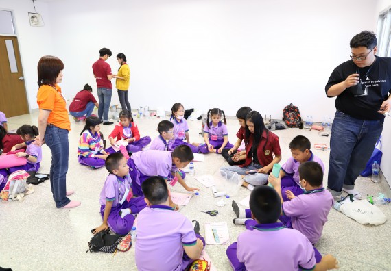 ภาพกิจกรรม คณะวิทยาศาสตร์และเทคโนโลยี จัดค่ายวิทยาศาสตร์โรงเรียนสาธิต (ภายใต้ความร่วมมือระหว่าง สำนักงานเขตพื้นที่การศึกษากำแพงเพชร เขต 1 กับมหาวิทยาลัยราชภัฏกำแพงเพชร) ระดับประถมศึกษาปีที่ 1-6
