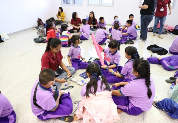 ภาพกิจกรรม คณะวิทยาศาสตร์และเทคโนโลยี จัดค่ายวิทยาศาสตร์โรงเรียนสาธิต (ภายใต้ความร่วมมือระหว่าง สำนักงานเขตพื้นที่การศึกษากำแพงเพชร เขต 1 กับมหาวิทยาลัยราชภัฏกำแพงเพชร) ระดับประถมศึกษาปีที่ 1-6