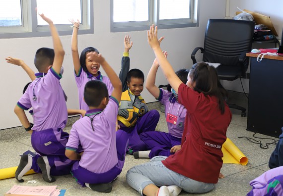 ภาพกิจกรรม คณะวิทยาศาสตร์และเทคโนโลยี จัดค่ายวิทยาศาสตร์โรงเรียนสาธิต (ภายใต้ความร่วมมือระหว่าง สำนักงานเขตพื้นที่การศึกษากำแพงเพชร เขต 1 กับมหาวิทยาลัยราชภัฏกำแพงเพชร) ระดับประถมศึกษาปีที่ 1-6