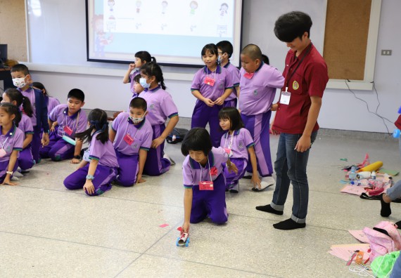 ภาพกิจกรรม คณะวิทยาศาสตร์และเทคโนโลยี จัดค่ายวิทยาศาสตร์โรงเรียนสาธิต (ภายใต้ความร่วมมือระหว่าง สำนักงานเขตพื้นที่การศึกษากำแพงเพชร เขต 1 กับมหาวิทยาลัยราชภัฏกำแพงเพชร) ระดับประถมศึกษาปีที่ 1-6