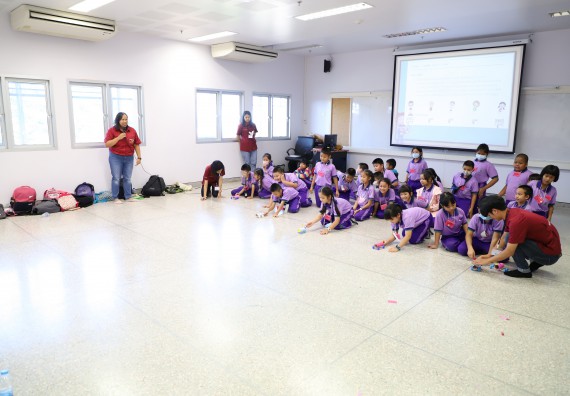 ภาพกิจกรรม คณะวิทยาศาสตร์และเทคโนโลยี จัดค่ายวิทยาศาสตร์โรงเรียนสาธิต (ภายใต้ความร่วมมือระหว่าง สำนักงานเขตพื้นที่การศึกษากำแพงเพชร เขต 1 กับมหาวิทยาลัยราชภัฏกำแพงเพชร) ระดับประถมศึกษาปีที่ 1-6