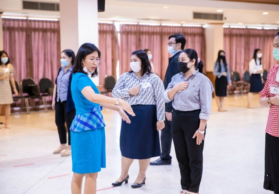 ภาพกิจกรรม คณะวิทยาศาสตร์และเทคโนโลยี จัดพิธีฝึกซ้อมรับพระราชทานปริญญาบัตร กลุ่มย่อย คณะวิทยาศาสตร์และเทคโนโลยี ประจำปีการศึกษา 2559-2560