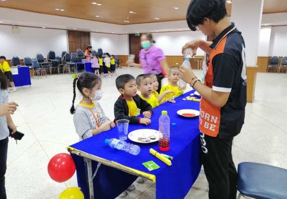 ภาพกิจกรรม คณะวิทยาศาสตร์และเทคโนโลยี จัดค่ายวิทยาศาสตร์โรงเรียนสาธิตฯ ระดับอนุบาล 1-2