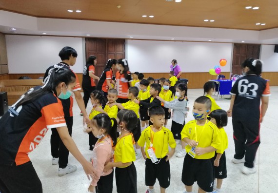 ภาพกิจกรรม คณะวิทยาศาสตร์และเทคโนโลยี จัดค่ายวิทยาศาสตร์โรงเรียนสาธิตฯ ระดับอนุบาล 1-2