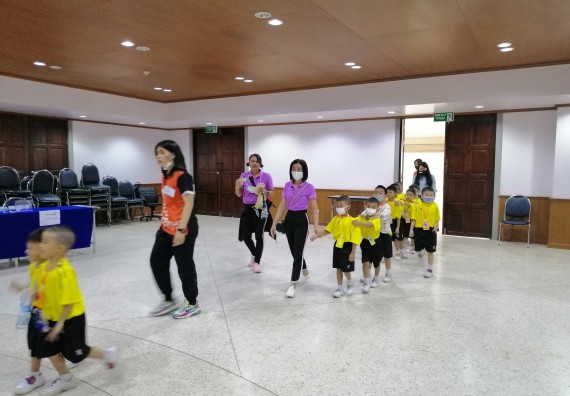 ภาพกิจกรรม คณะวิทยาศาสตร์และเทคโนโลยี จัดค่ายวิทยาศาสตร์โรงเรียนสาธิตฯ ระดับอนุบาล 1-2