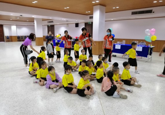 ภาพกิจกรรม คณะวิทยาศาสตร์และเทคโนโลยี จัดค่ายวิทยาศาสตร์โรงเรียนสาธิตฯ ระดับอนุบาล 1-2