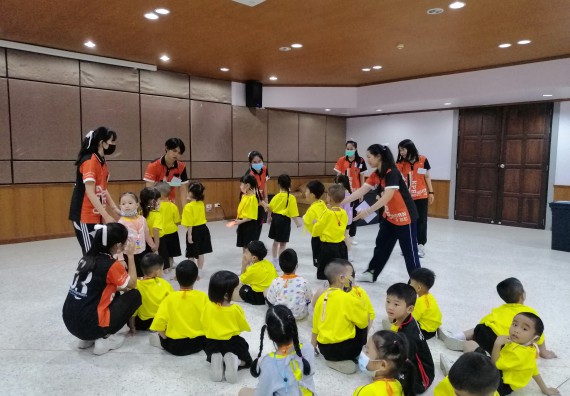 ภาพกิจกรรม คณะวิทยาศาสตร์และเทคโนโลยี จัดค่ายวิทยาศาสตร์โรงเรียนสาธิตฯ ระดับอนุบาล 1-2