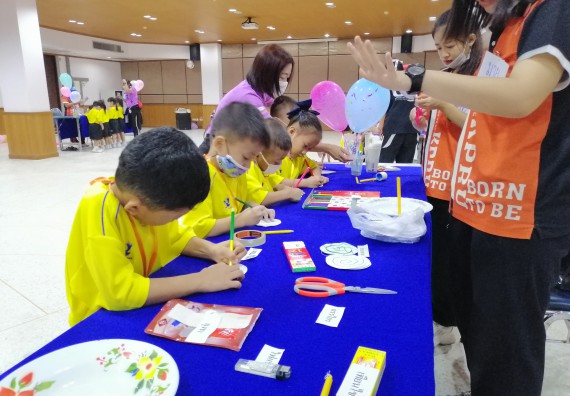ภาพกิจกรรม คณะวิทยาศาสตร์และเทคโนโลยี จัดค่ายวิทยาศาสตร์โรงเรียนสาธิตฯ ระดับอนุบาล 1-2