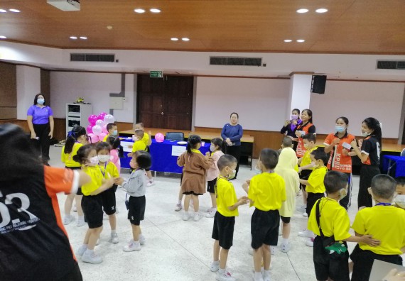 ภาพกิจกรรม คณะวิทยาศาสตร์และเทคโนโลยี จัดค่ายวิทยาศาสตร์โรงเรียนสาธิตฯ ระดับอนุบาล 1-2