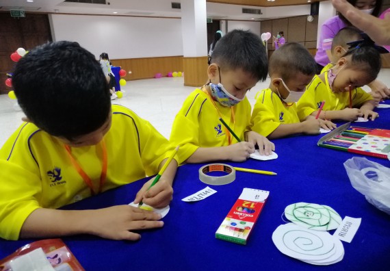 ภาพกิจกรรม คณะวิทยาศาสตร์และเทคโนโลยี จัดค่ายวิทยาศาสตร์โรงเรียนสาธิตฯ ระดับอนุบาล 1-2