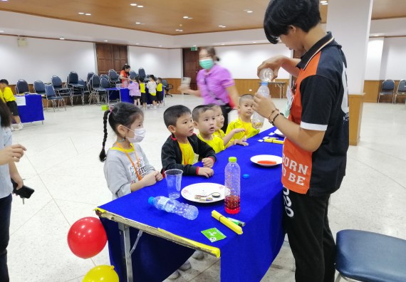 ภาพกิจกรรม คณะวิทยาศาสตร์และเทคโนโลยี จัดค่ายวิทยาศาสตร์โรงเรียนสาธิตฯ ระดับอนุบาล 1-2