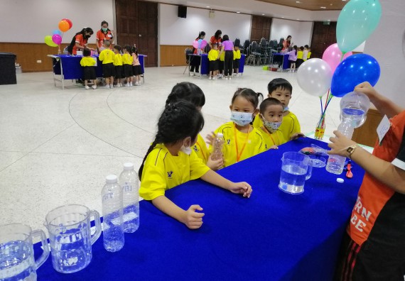 ภาพกิจกรรม คณะวิทยาศาสตร์และเทคโนโลยี จัดค่ายวิทยาศาสตร์โรงเรียนสาธิตฯ ระดับอนุบาล 1-2