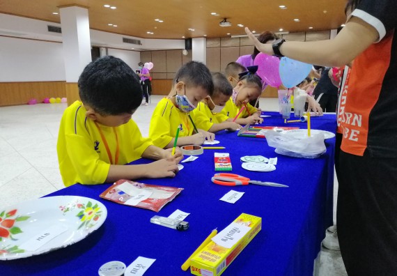 ภาพกิจกรรม คณะวิทยาศาสตร์และเทคโนโลยี จัดค่ายวิทยาศาสตร์โรงเรียนสาธิตฯ ระดับอนุบาล 1-2