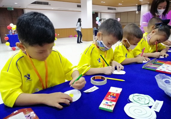 ภาพกิจกรรม คณะวิทยาศาสตร์และเทคโนโลยี จัดค่ายวิทยาศาสตร์โรงเรียนสาธิตฯ ระดับอนุบาล 1-2