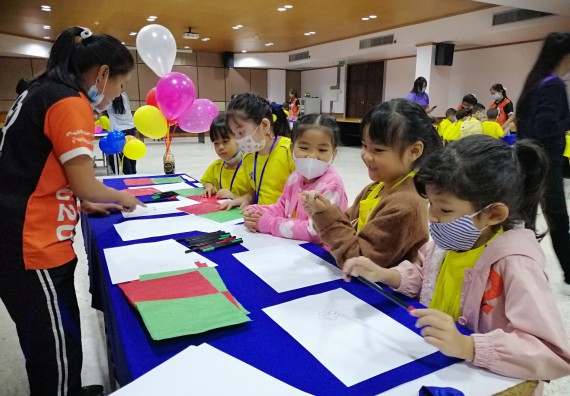 ภาพกิจกรรม คณะวิทยาศาสตร์และเทคโนโลยี จัดค่ายวิทยาศาสตร์โรงเรียนสาธิตฯ ระดับอนุบาล 1-2