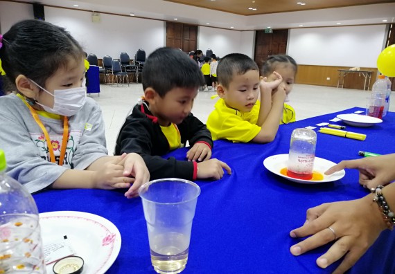 ภาพกิจกรรม คณะวิทยาศาสตร์และเทคโนโลยี จัดค่ายวิทยาศาสตร์โรงเรียนสาธิตฯ ระดับอนุบาล 1-2