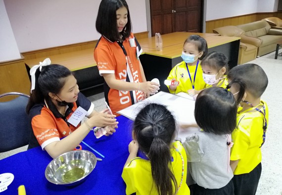 ภาพกิจกรรม คณะวิทยาศาสตร์และเทคโนโลยี จัดค่ายวิทยาศาสตร์โรงเรียนสาธิตฯ ระดับอนุบาล 1-2