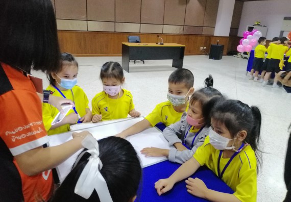 ภาพกิจกรรม คณะวิทยาศาสตร์และเทคโนโลยี จัดค่ายวิทยาศาสตร์โรงเรียนสาธิตฯ ระดับอนุบาล 1-2