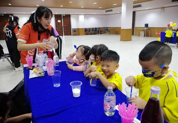 ภาพกิจกรรม คณะวิทยาศาสตร์และเทคโนโลยี จัดค่ายวิทยาศาสตร์โรงเรียนสาธิตฯ ระดับอนุบาล 1-2
