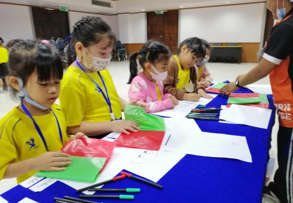 ภาพกิจกรรม คณะวิทยาศาสตร์และเทคโนโลยี จัดค่ายวิทยาศาสตร์โรงเรียนสาธิตฯ ระดับอนุบาล 1-2