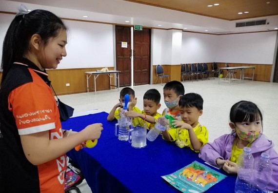 ภาพกิจกรรม คณะวิทยาศาสตร์และเทคโนโลยี จัดค่ายวิทยาศาสตร์โรงเรียนสาธิตฯ ระดับอนุบาล 1-2