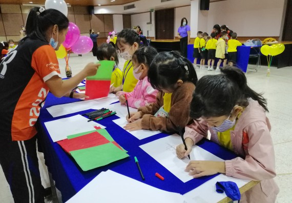 ภาพกิจกรรม คณะวิทยาศาสตร์และเทคโนโลยี จัดค่ายวิทยาศาสตร์โรงเรียนสาธิตฯ ระดับอนุบาล 1-2