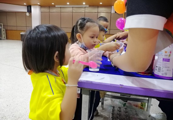 ภาพกิจกรรม คณะวิทยาศาสตร์และเทคโนโลยี จัดค่ายวิทยาศาสตร์โรงเรียนสาธิตฯ ระดับอนุบาล 1-2