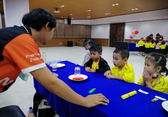 ภาพกิจกรรม คณะวิทยาศาสตร์และเทคโนโลยี จัดค่ายวิทยาศาสตร์โรงเรียนสาธิตฯ ระดับอนุบาล 1-2