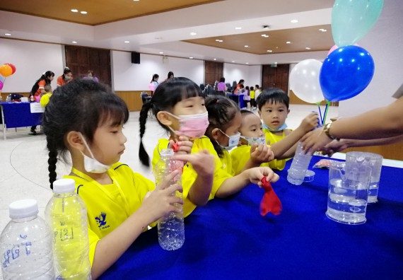 ภาพกิจกรรม คณะวิทยาศาสตร์และเทคโนโลยี จัดค่ายวิทยาศาสตร์โรงเรียนสาธิตฯ ระดับอนุบาล 1-2