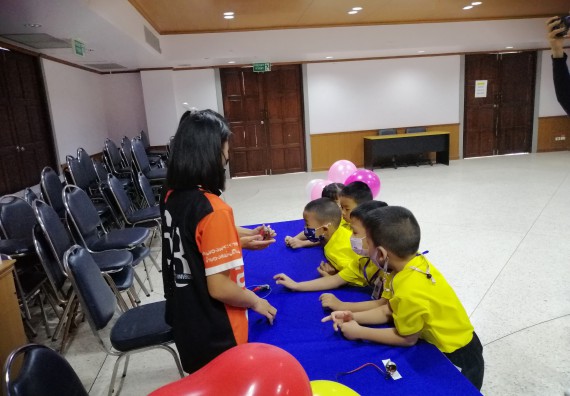 ภาพกิจกรรม คณะวิทยาศาสตร์และเทคโนโลยี จัดค่ายวิทยาศาสตร์โรงเรียนสาธิตฯ ระดับอนุบาล 1-2