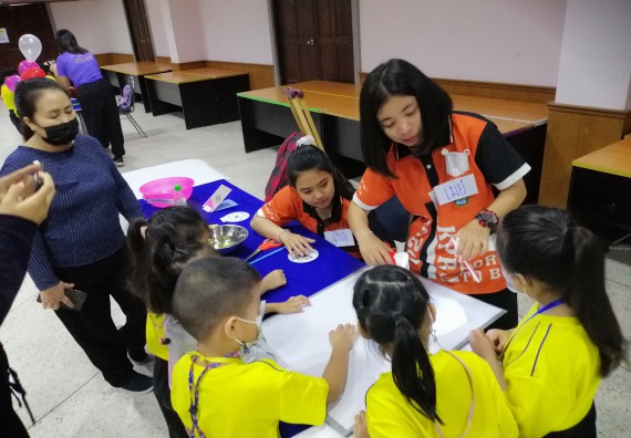 ภาพกิจกรรม คณะวิทยาศาสตร์และเทคโนโลยี จัดค่ายวิทยาศาสตร์โรงเรียนสาธิตฯ ระดับอนุบาล 1-2