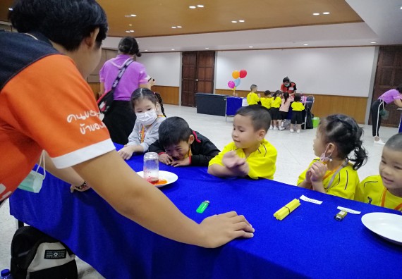 ภาพกิจกรรม คณะวิทยาศาสตร์และเทคโนโลยี จัดค่ายวิทยาศาสตร์โรงเรียนสาธิตฯ ระดับอนุบาล 1-2